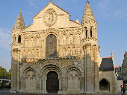 sculpted front of Église Notre-Dame